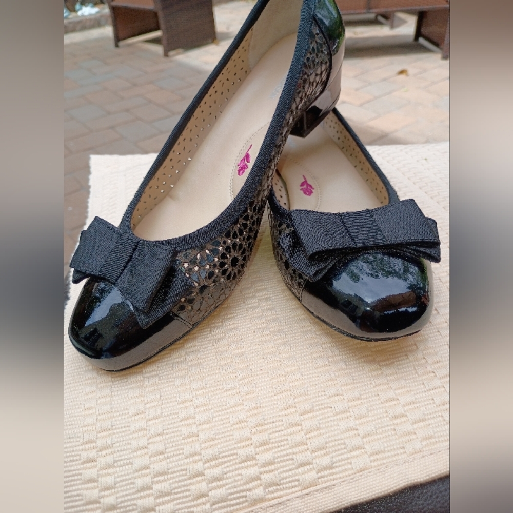 Rose Hommerson Elegant Black Women's Shoes with Bow Detail - Picture 2 of 6
